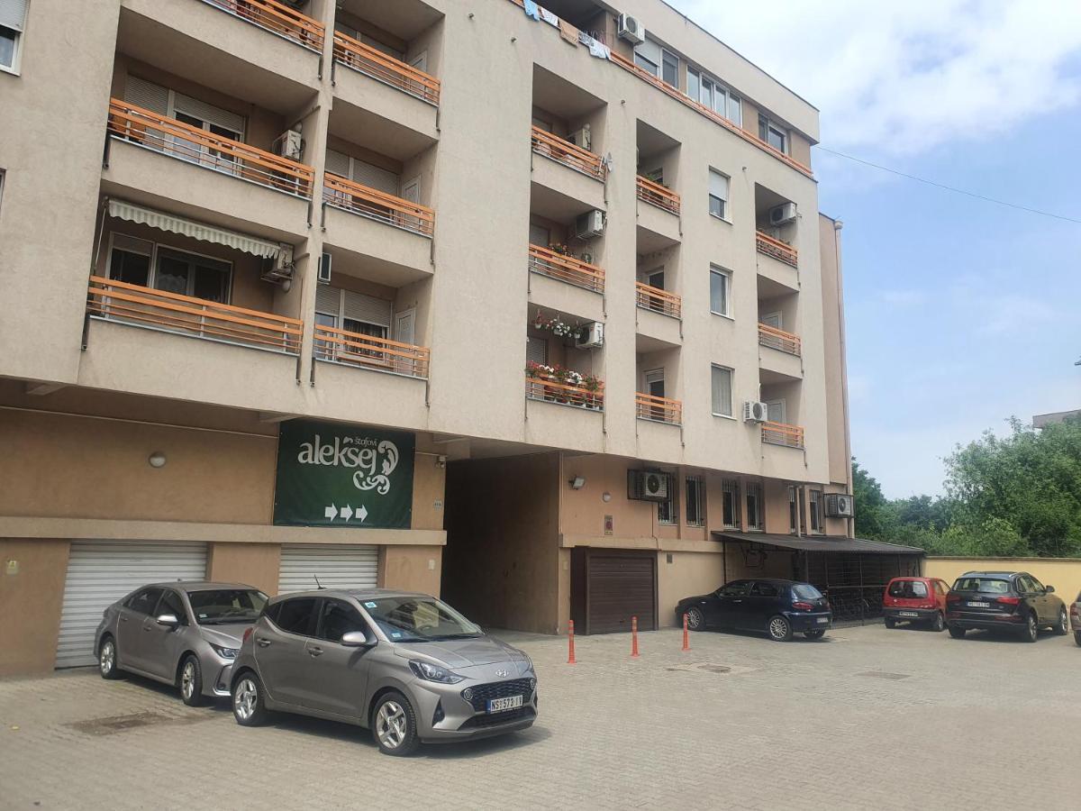 Apartman 64 - Besplatan Parking Za Goste โนวีซาด ภายนอก รูปภาพ