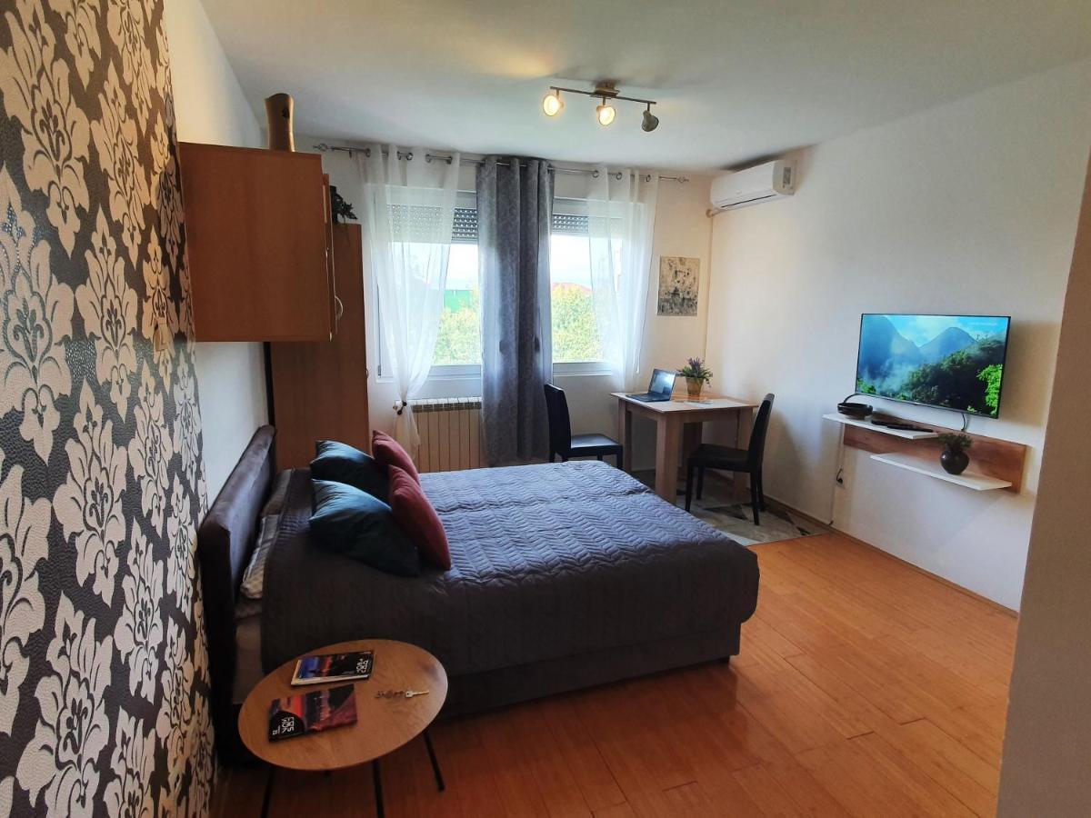 Apartman 64 - Besplatan Parking Za Goste โนวีซาด ภายนอก รูปภาพ