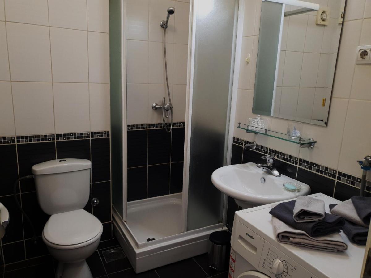 Apartman 64 - Besplatan Parking Za Goste โนวีซาด ภายนอก รูปภาพ