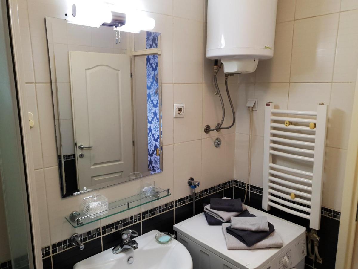 Apartman 64 - Besplatan Parking Za Goste โนวีซาด ภายนอก รูปภาพ